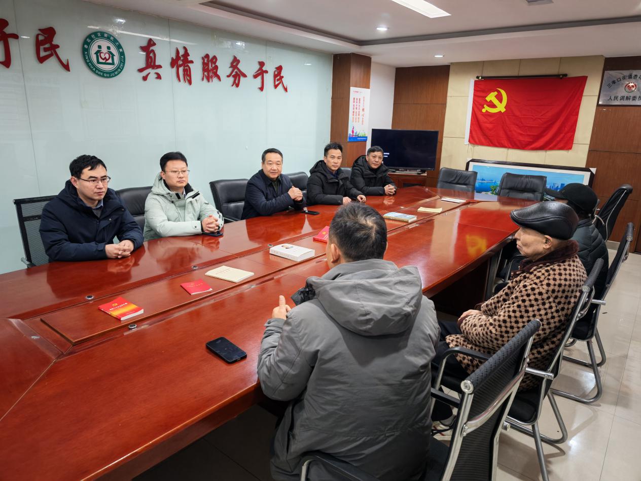 新春暖人心 關懷顯擔當—— 公司黨委走訪慰問杏花社區困難群眾